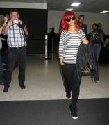 th_55129_RihannaarrivesatLAX9.10.2010_16_122_187lo.jpg