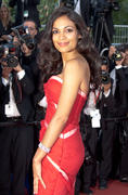 th_47298_RosarioDawsonScreeningofThisMustbethePlaceatthe64thinternationalfilmfestivalinCannes20.5.2011_54_122_232lo.jpg