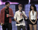 th_97954_SelenaGomez_22ndAnnualMuchMusicVideoAwards_190611_737_122_337lo.jpg