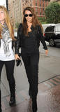 th_92880_Preppie_-_Penelope_Cruz_out_and_about_in_New_York_City_-_October_9_2009_0155_122_376lo.jpg