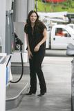 th_40447_Katharine_McPhee_Gas_Station_Candids_230_123_430lo.jpg