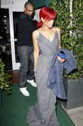 th_18929_RihannaleavesGiorgioBaldiRestaurant_02_122_432lo.jpg