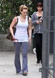 th_75188_Preppie_-_Hilary_Duff_leaving_a_gym_in_L.A._-_Jan._26_2010_960_122_439lo.jpg