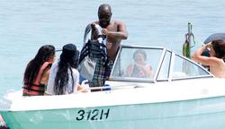 th_207840256_RihannaenjoysafunridewithfriendsonaboatinBarbados_17_122_443lo.jpg