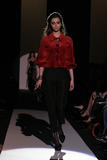 th_22801_md-fashionledge.com-fw06-rtw-newyork-w-mischka-005-mxg5qezm_122_467lo.jpg