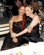 th_899583198_RihannaCostumeInstituteGalaMetBallinNYC_2.5.2011_166_122_486lo.jpg