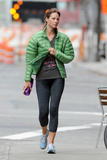 th_76587_celebrity_paradise.com_TheElder_ChristyTurlington2011_04_12_returnshomefromamorningruninNewYork2_122_596lo.jpg