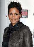 th_72915_Halle_Berry__Celebrity_City_An_Evening_of_Awareness_11-16-09_970_122_69lo.jpg