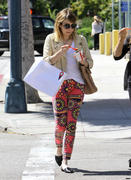 th_657055796_EmmaRoberts07062012EatingIceCreaminBeverlyHills7_122_95lo.jpg